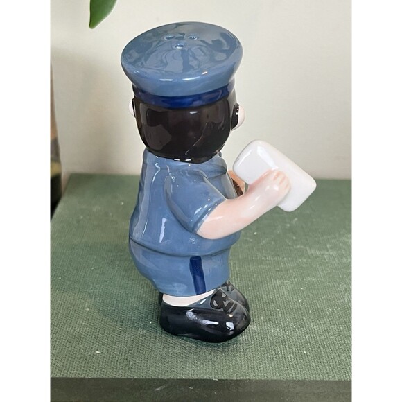 2007 Westland "Mwah!" Magnetic Mailman and Dog Salt and Pepper Shakers - Picture 4 of 11